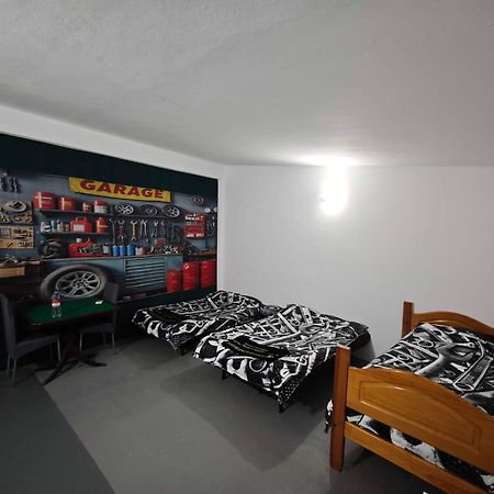 Garage4Me Pool Opcional Hotel Езмориз Екстериор снимка