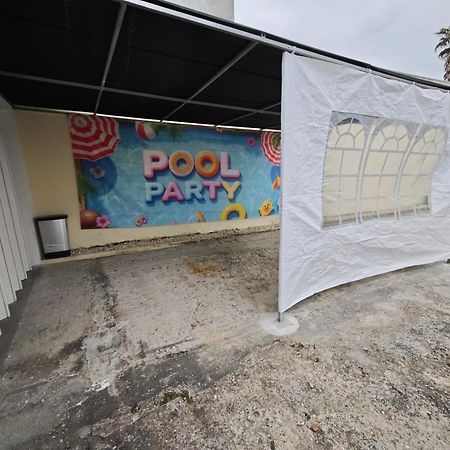 Garage4Me Pool Opcional Hotel Езмориз Екстериор снимка