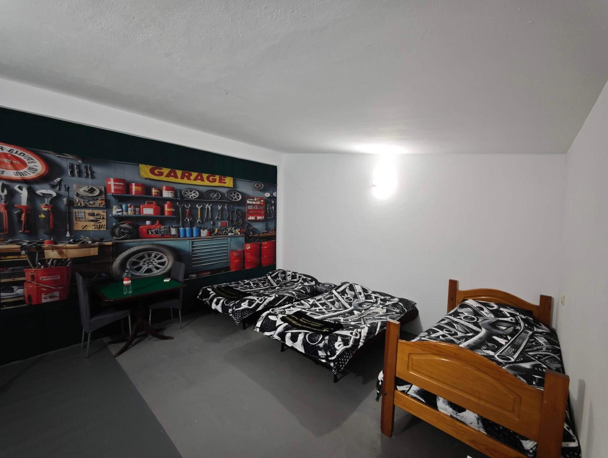 Garage4Me Pool Opcional Hotel Езмориз Екстериор снимка